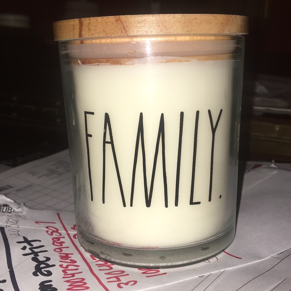 ‼️SOLD‼️new Rae Dunn Large family candle cedar lid